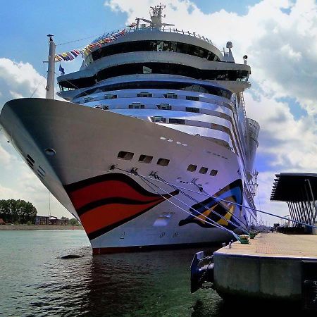 Апартаменты Vormann Jantzen, Direkt Am Leuchtturm Росток Экстерьер фото